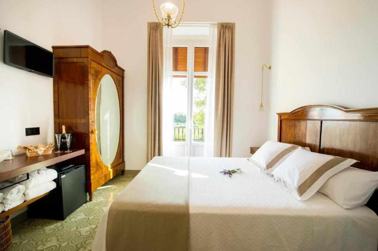 Bolet Casa Modernista Bed & Breakfast Castellvi de la Marca ภายนอก รูปภาพ